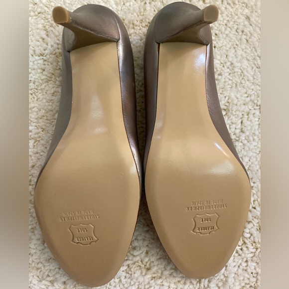 NWOT Stuart Weitzman metallic gold round toe heels sz 9M - Picture 8 of 12